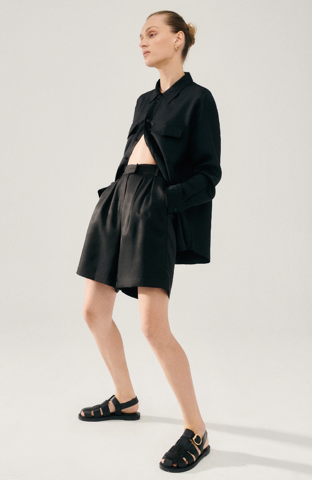 Twill Double Pleated Shorts Black