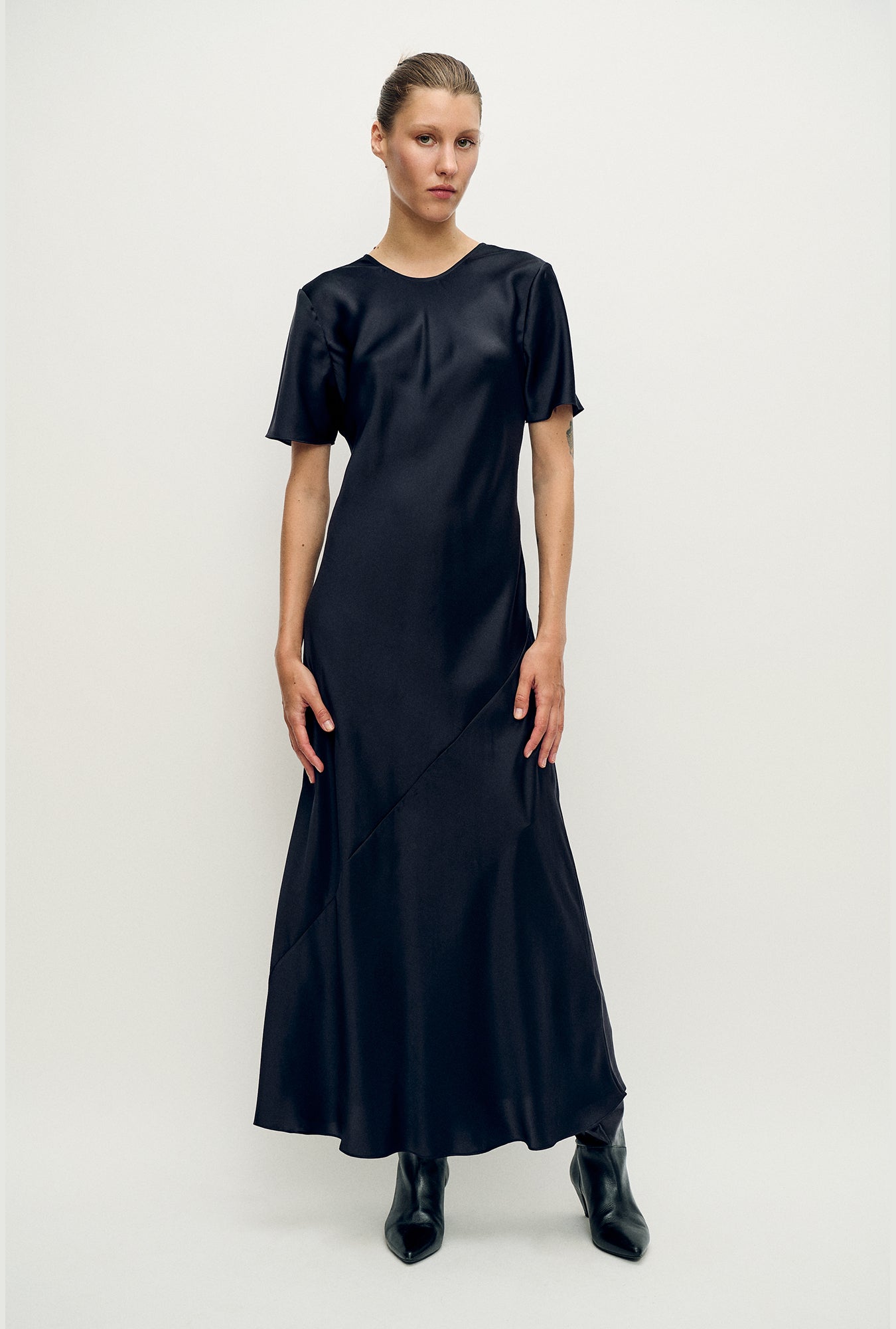 Short Sleeve Bias Dress Black