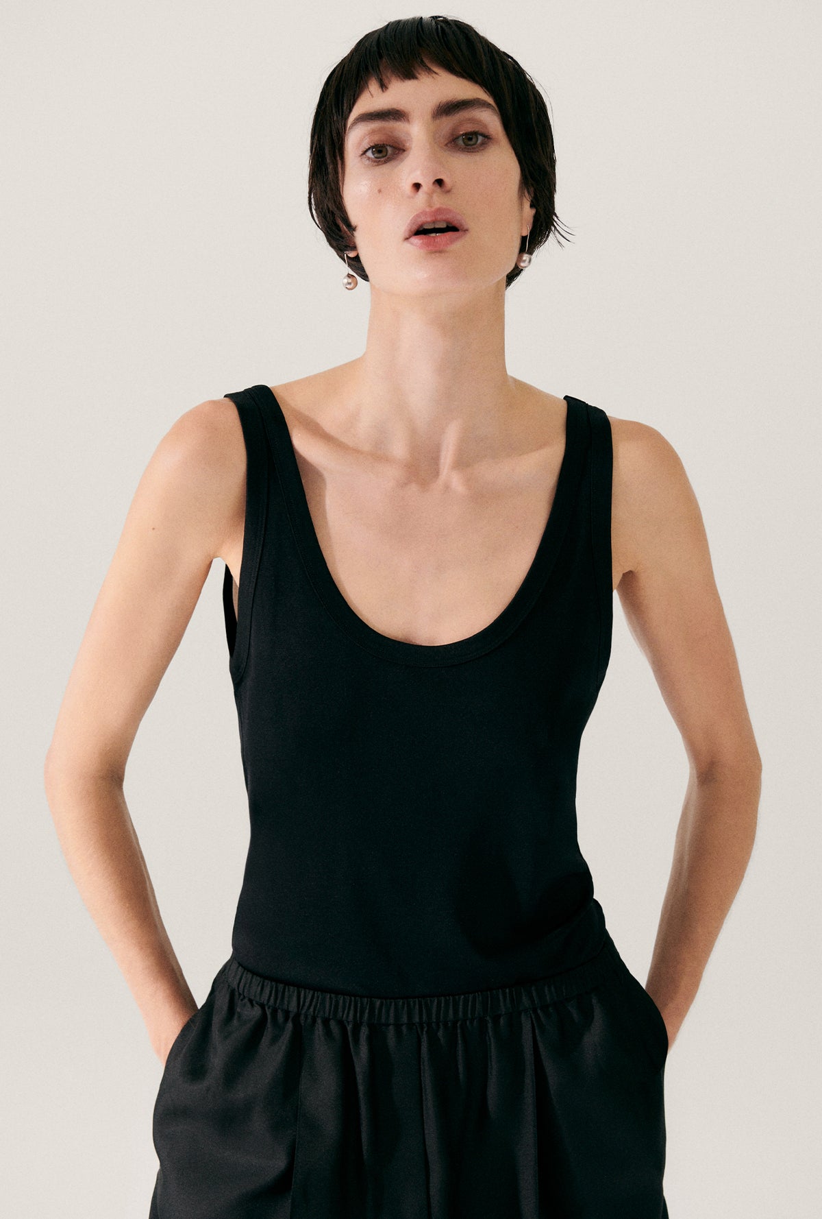 Jersey Scoop Tank Black