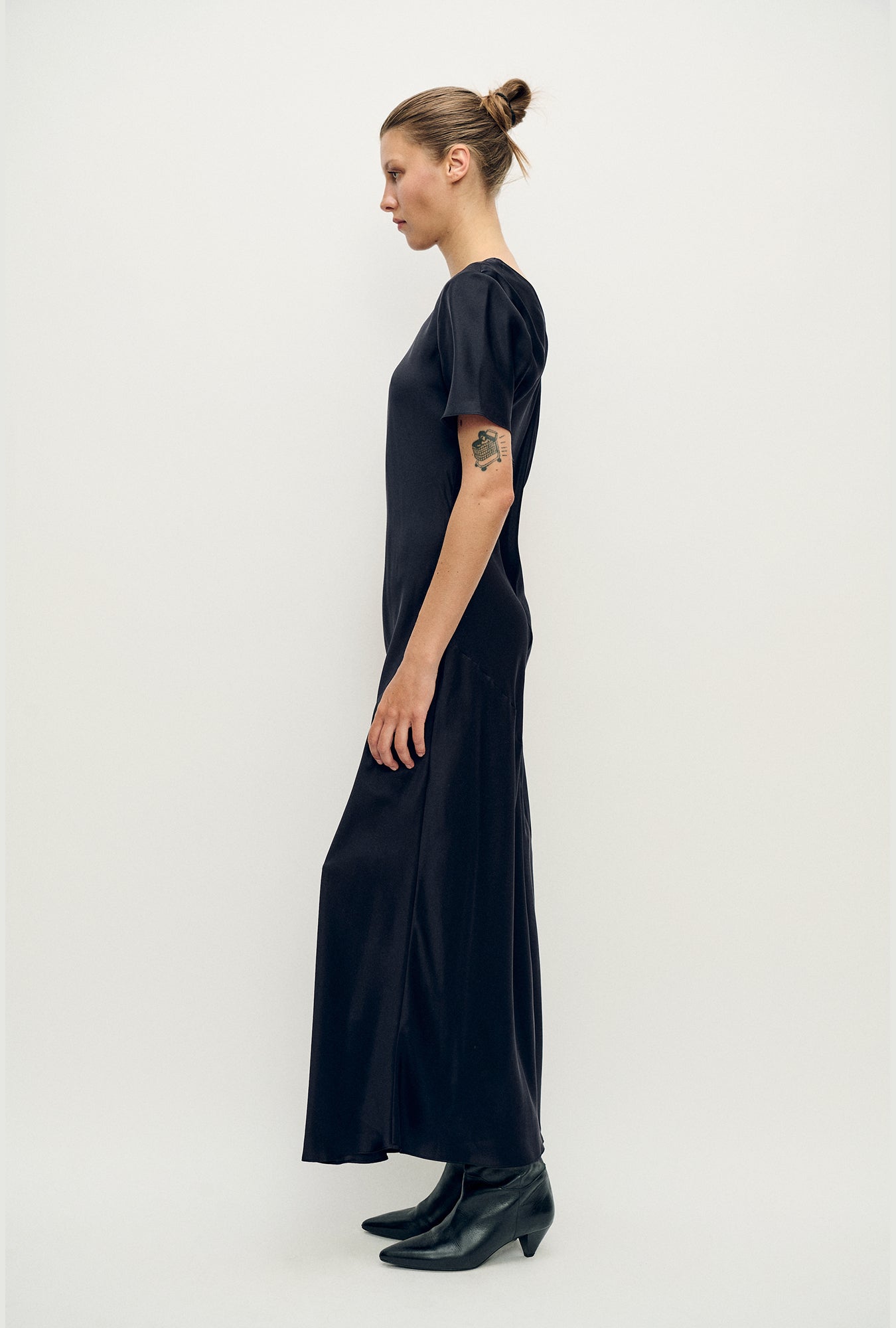 Short Sleeve Bias Dress Black