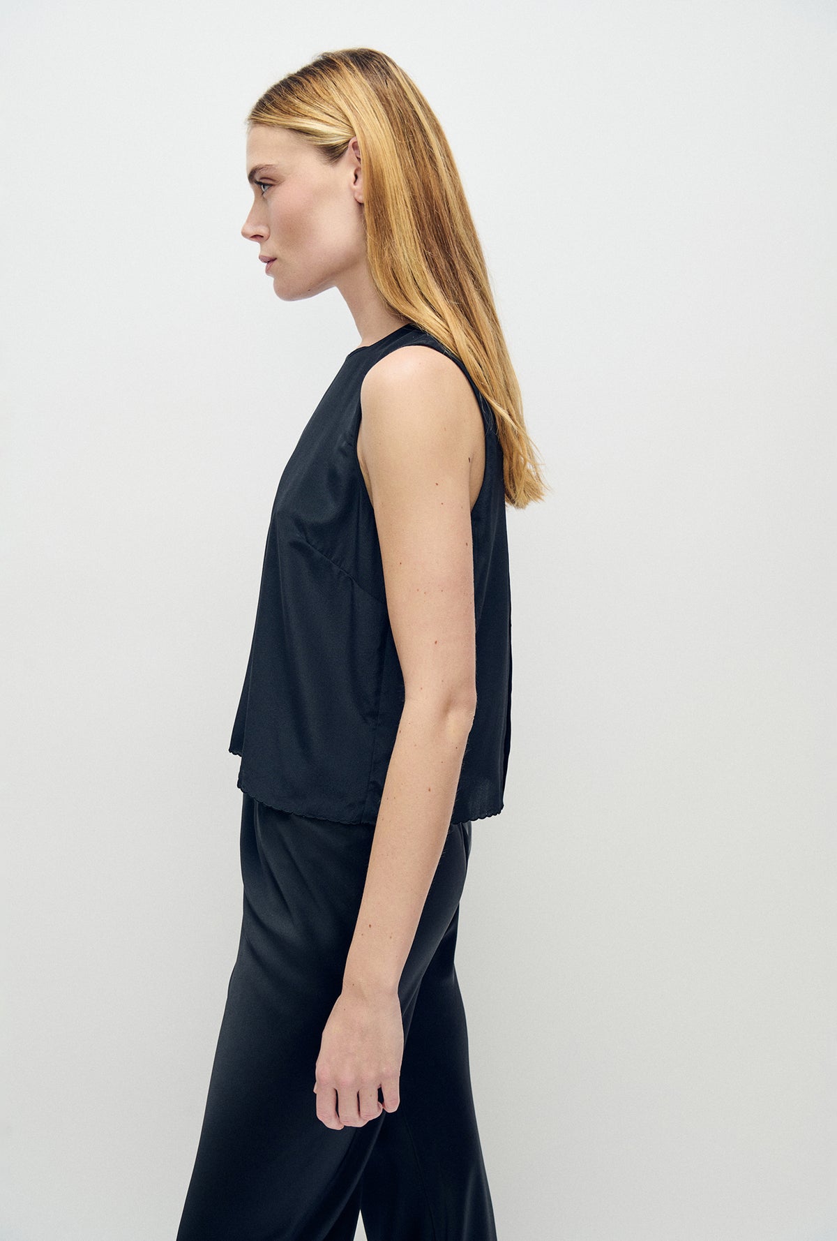 Scallop Elena Sleeveless Top Black
